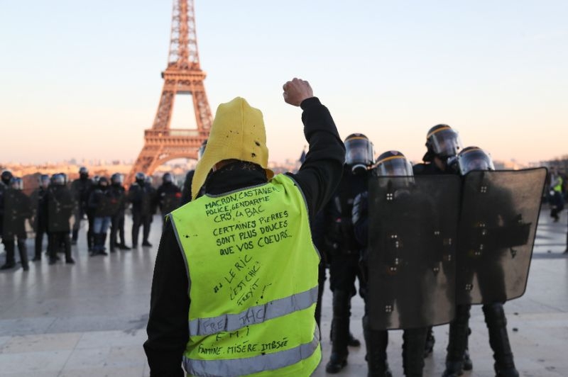  ‘Yellow vest’ protest turns violent in Paris