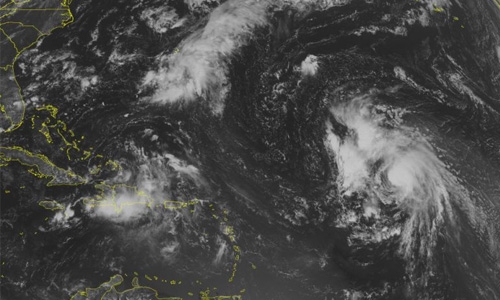 Torrential rain strands 1,000 tourists on Indian island