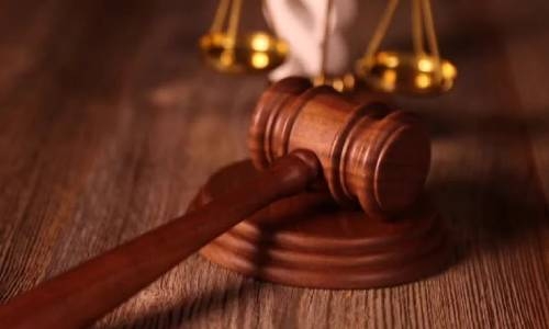 Bahrain court issues warning to lawyer for skipping client’s trial