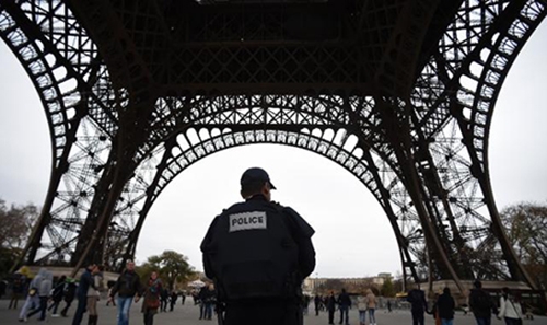Paris police to be equipped with assault rifles Paris police to be equipped with assault rifles
