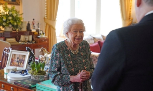 Queen Elizabeth catches Covid, experiencing mild symptoms Queen Elizabeth catches Covid, experiencing mild symptoms