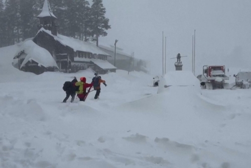 10 Skiers Missing, 6 Survive After Massive California Avalanche 10 Skiers Missing, 6 Survive After Massive California Avalanche