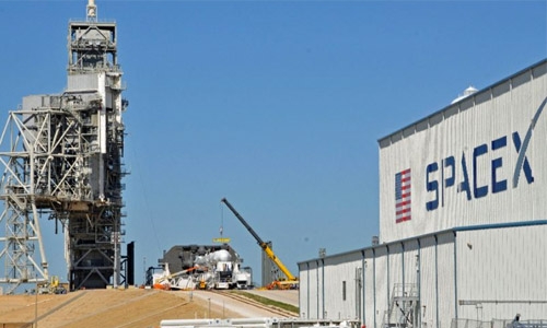 SpaceX cargo ship arrives at space station