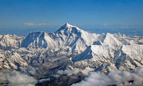 Nepal bans solo climbers  from Mount Everest