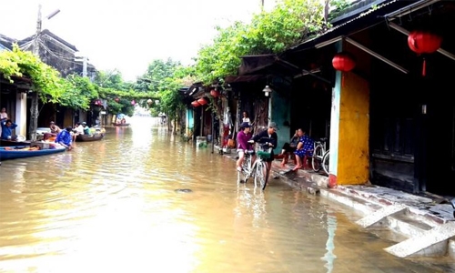 Floods kill 24 in Vietnam, more rains expected