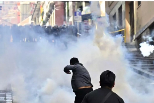 Bolivia protest sees violent clashes, looting in La Paz Bolivia protest sees violent clashes, looting in La Paz