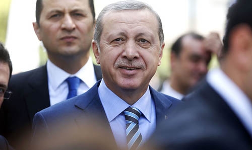 Turkey detains over 100 in new raids on Erdogan foes