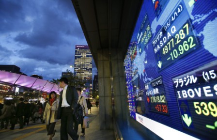 Asia shares slip after US data but euro advances