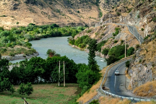 Hoping to attract tourists, Iran looks to neighbours Hoping to attract tourists, Iran looks to neighbours