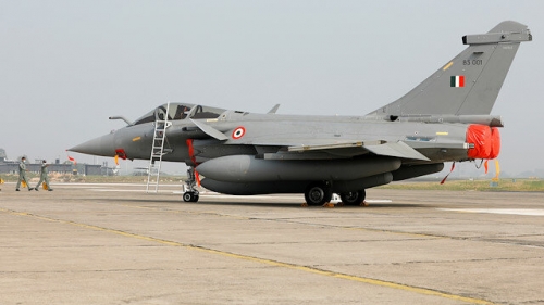 Swiss voters split on $6.5 billion purchase of fighter jets