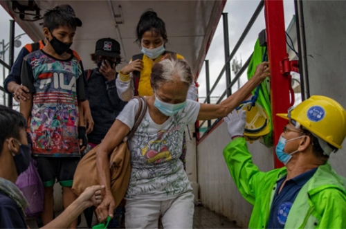 Philippines' Duterte to inspect typhoon damage as deaths rise to 16 Philippines' Duterte to inspect typhoon damage as deaths rise to 16