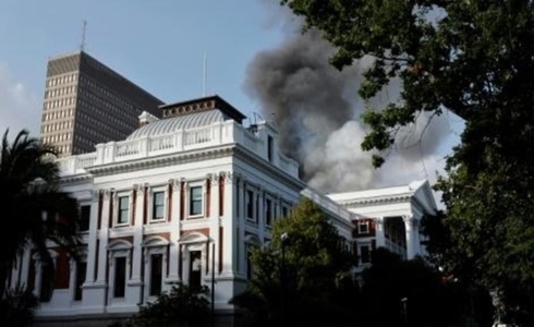 Fire erupts at South African parliament building in Cape Town Fire erupts at South African parliament building in Cape Town