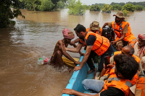 Boat Capsizes During Flood Rescue in Eastern Pakistan, Five Dead Boat Capsizes During Flood Rescue in Eastern Pakistan, Five Dead