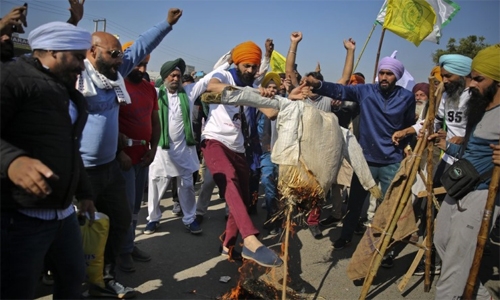 Indian farmers press on with protest despite offer to talk