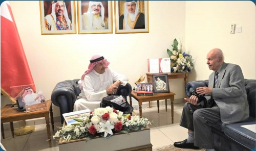 Muharraq Governor Praises Heritage Photographer
