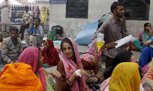 Desperate Afghan-Pakistan quake victims appeal for aid Desperate Afghan-Pakistan quake victims appeal for aid