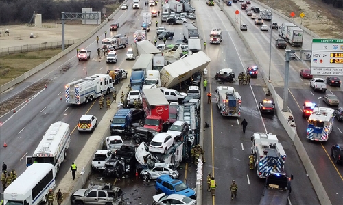 At least 5 dead, dozens injured in 100-vehicle pileup on US highway