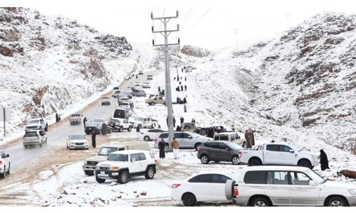 Rare snow, hailstorms blanket cities of Saudi Arabia 