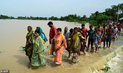 Lightning kills 11 as India reels from floods