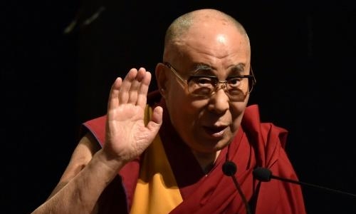 Dalai Lama reunited with guard who welcomed him to India