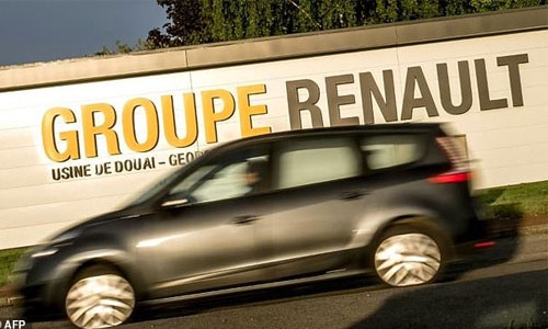 Renault signs 660 mln euro deal with Iran Renault signs 660 mln euro deal with Iran