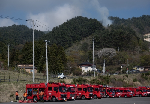 Hundreds of firefighters battle Japan forest blazes
