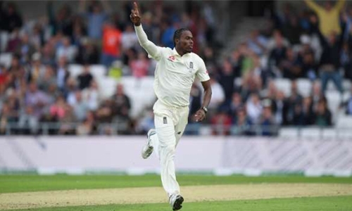 Australia’s Harris and Khawaja fall amid Ashes showers