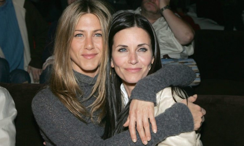 ‘Friends’ co-stars Aniston, Cox reunite ‘Friends’ co-stars Aniston, Cox reunite