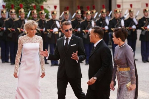 Thailand denies viral claim Macron knelt before king 