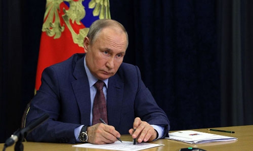 Putin inks law to ban ‘extremists’ from elections amid Navalny crackdown Putin inks law to ban ‘extremists’ from elections amid Navalny crackdown