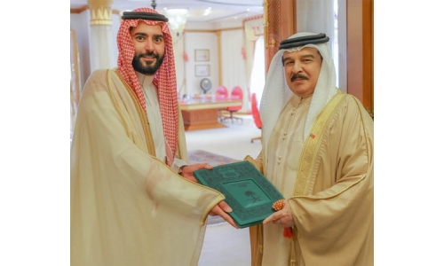 Bahrain King receives letter from Saudi Monarch