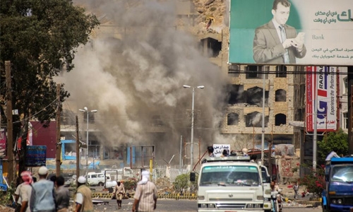 Deadly clashes in Yemen's Aden as loyalists press Taez offensive