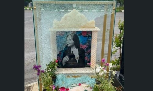 Grave of Mahsa Amini vandalised in Iran