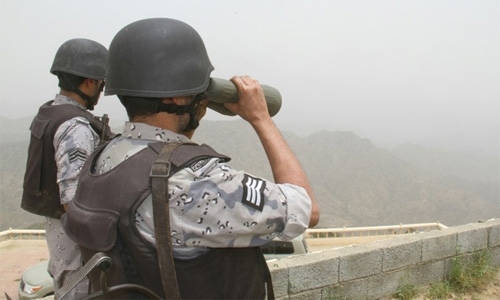 Saudi soldier killed, 3 civilians hurt by Yemeni shells Saudi soldier killed, 3 civilians hurt by Yemeni shells