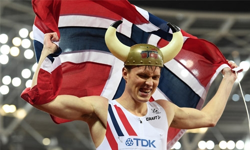 Warholm storms home in 400m hurdles Warholm storms home in 400m hurdles