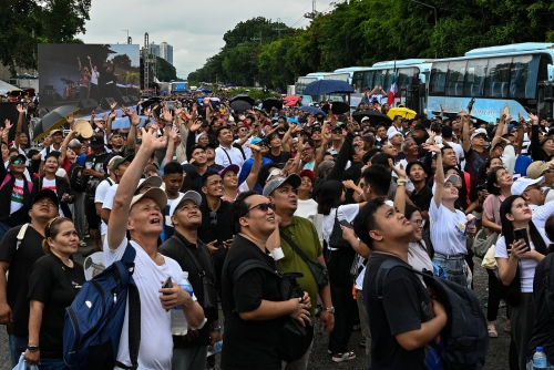 Thousands Protest in Manila Over Looming Arrest of Pro-Duterte Senator
