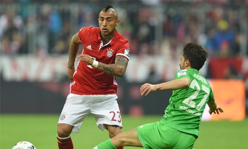 Bayern break Gladbach jinx to go three clear