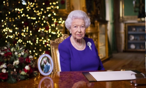 Queen Elizabeth pays tribute to ‘kindness of strangers’ Queen Elizabeth pays tribute to ‘kindness of strangers’