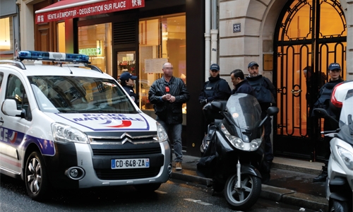Machete attacker shot at Louvre  in Paris