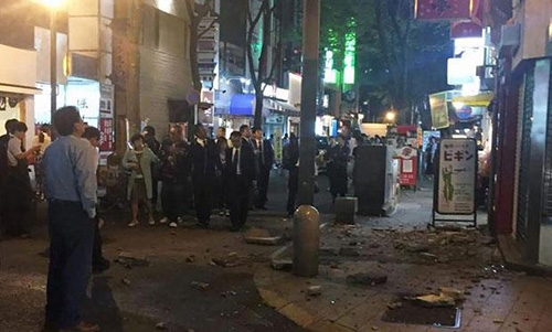 Strong 6.4-magnitude quake hits southwestern Japan Strong 6.4-magnitude quake hits southwestern Japan