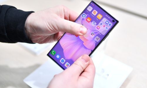 UK to test alert system on millions of phones