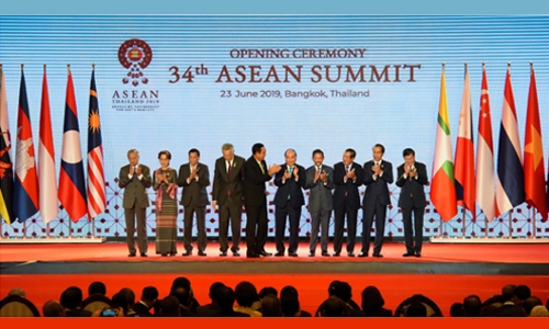 Protectionism slammed as SE Asian leaders rally to trade pact Protectionism slammed as SE Asian leaders rally to trade pact