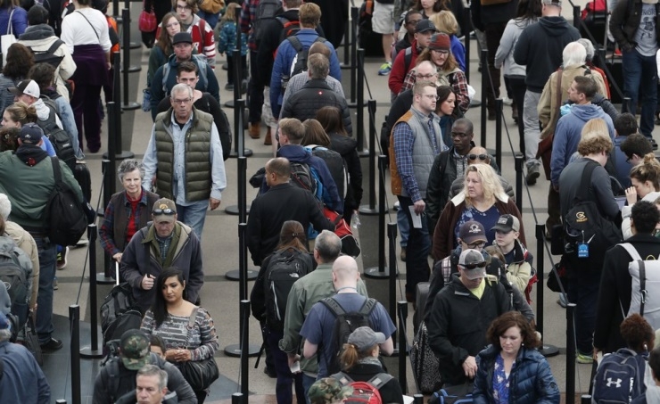 Winter storms threaten to snarl US holiday travel