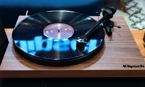 Sony to start spinning vinyl after 30-year hiatus Sony to start spinning vinyl after 30-year hiatus