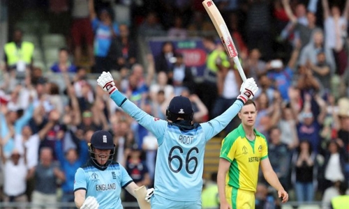 England thump Australia 