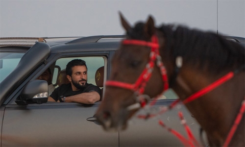 HH Shaikh Nasser bin Hamad attends qualifying endurance race