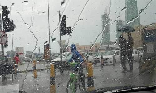 Rain and thunder in Bahrain Rain and thunder in Bahrain