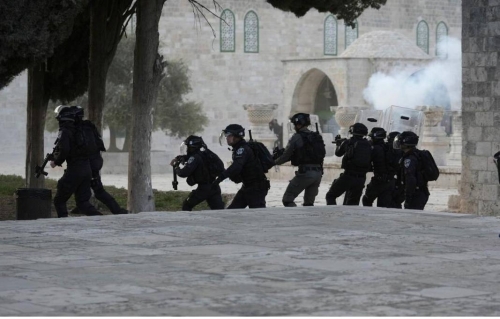 Israeli police, Palestinians clash again at Jerusalem holy site
