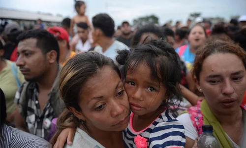 Migrant caravan continues march towards US Migrant caravan continues march towards US
