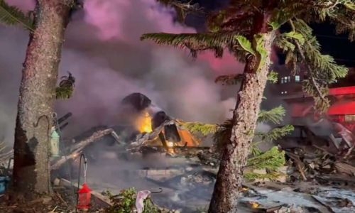 Small plane crashes into US mobile home park, several dead Small plane crashes into US mobile home park, several dead